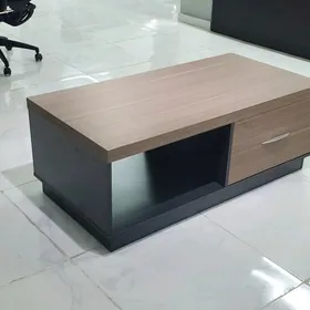 Zurnalny stolik ofisni