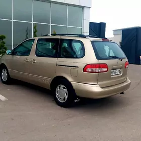 Toyota Sienna 2001