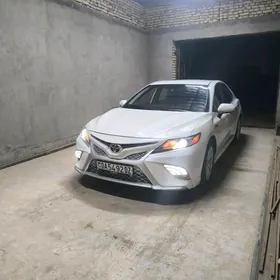 Toyota Camry 2018