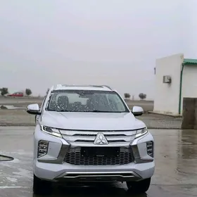 Mitsubishi Pajero 2020