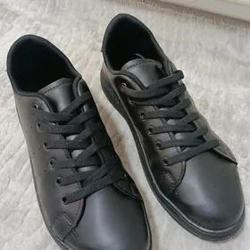 кросовка чёрная