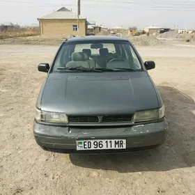 Mitsubishi Chariot 1992