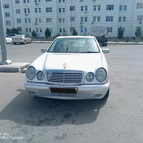 Mercedes-Benz E320 1996