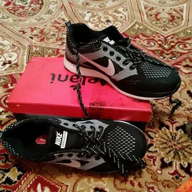 крассовки NIKE