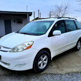 Toyota Sienna 2008