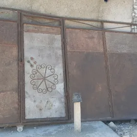 Demir warota, demir onumleri