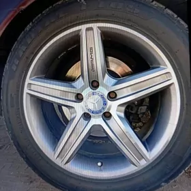 Mersedes AMG/// Diska pakrisga