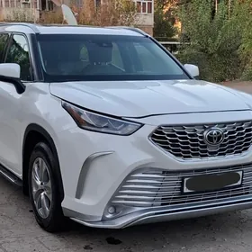 Toyota Highlander 2022