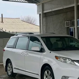 Toyota Sienna 2010