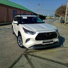 Toyota Highlander 2021