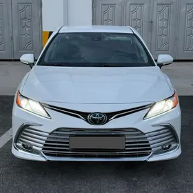 Toyota Camry 2021