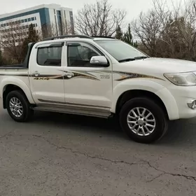 Toyota Hilux 2013