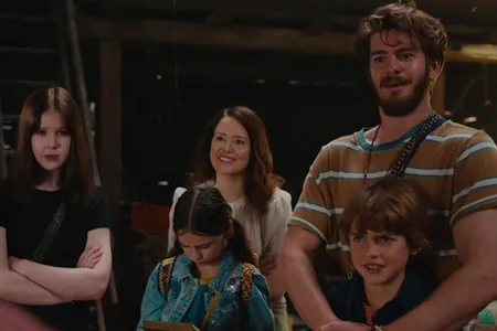 Ertekiler dünýäsine syýahat: "Jadyly agaç bilen ýokary" (The Magic Faraway Tree) filminiň ilkinji treýleri çykdy