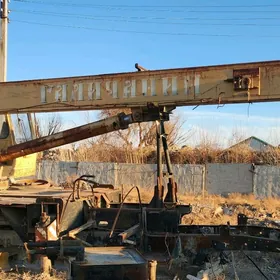 Кран Галичанин 25тон