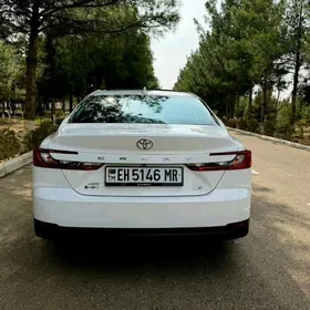 Toyota Camry Hybrid 2025
