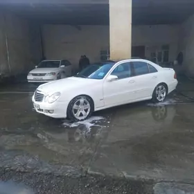 Mercedes-Benz E500 2004