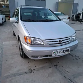 Toyota Sienna 2001