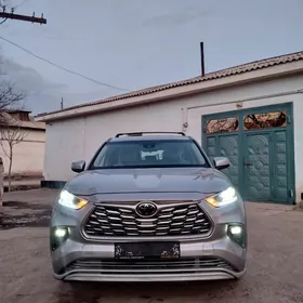 Toyota Highlander 2021