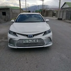 Toyota Camry Hybrid 2021