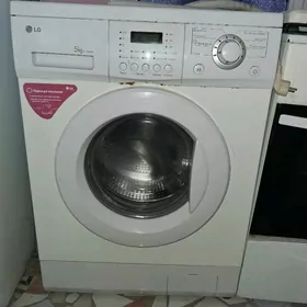 Продаю автомат машинка LG