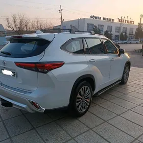 Toyota Highlander 2021
