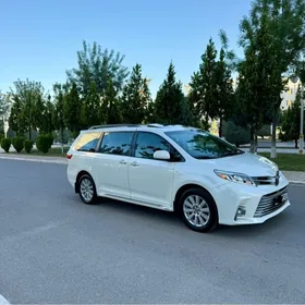 Toyota Sienna 2018