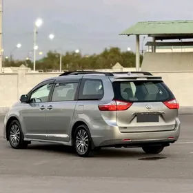 Toyota Sienna 2019