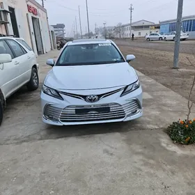 Toyota Camry 2021