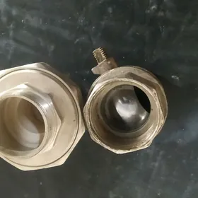 водяной большой кран.