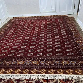 700 çitim Eýran haly