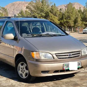 Toyota Sienna 2001