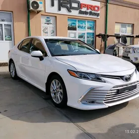 Toyota Camry 2021