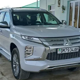 Mitsubishi Pajero 2020