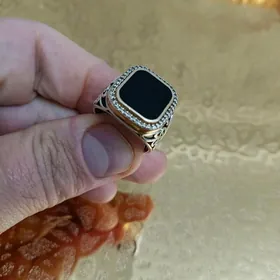 Ķúmúś Kábe persten