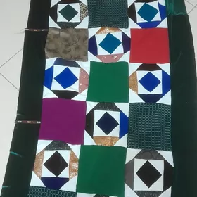 Gurama ďüşek yüzi