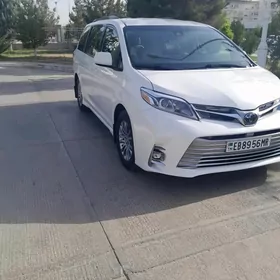 Toyota Sienna 2020