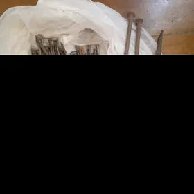 гвозди,ключ,напильник