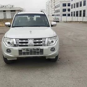 Mitsubishi Pajero 2013