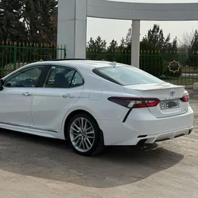 Toyota Camry 2021