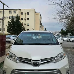 Toyota Sienna 2018