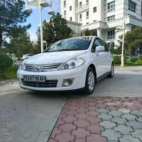 Nissan Versa 2012