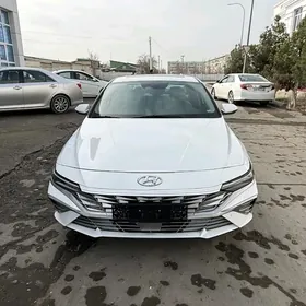 Hyundai Elantra 2025