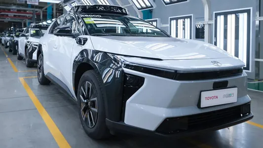 Toyota we Pony.ai Hytaýda bZ4X önümçilik robotaksisini çykarýar