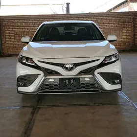 Toyota Camry 2021