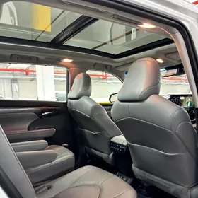 Toyota Highlander 2021