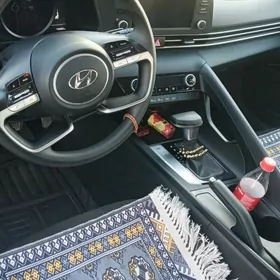 Hyundai Elantra 2022