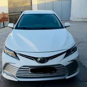 Toyota Camry 2021