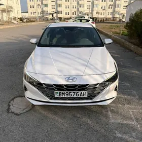 Hyundai Elantra 2022