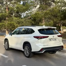 Toyota Highlander 2021