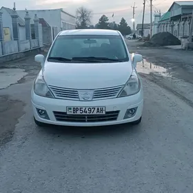 Nissan Versa 2010
